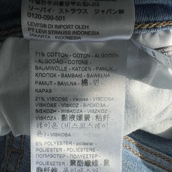 Levi’s Hi-rise Shorts med blue wash size 30 Waist with 11” rise jean shorts. - Picture 7 of 9